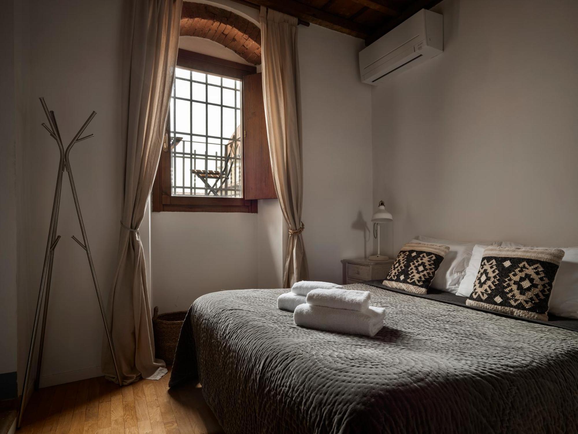 One Of A Kind Near The Duomo W/Balcony Palace Apt Florence Ngoại thất bức ảnh