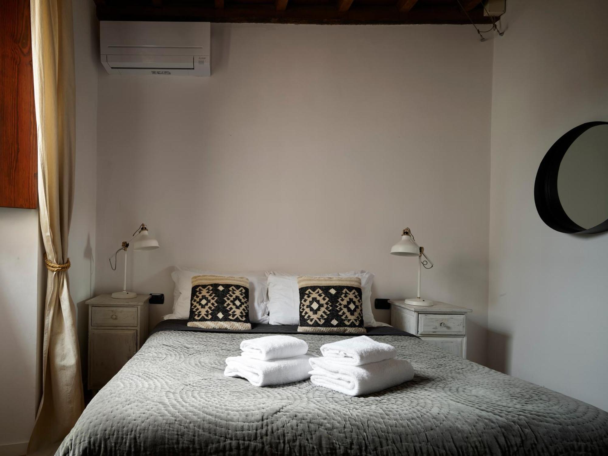 One Of A Kind Near The Duomo W/Balcony Palace Apt Florence Ngoại thất bức ảnh