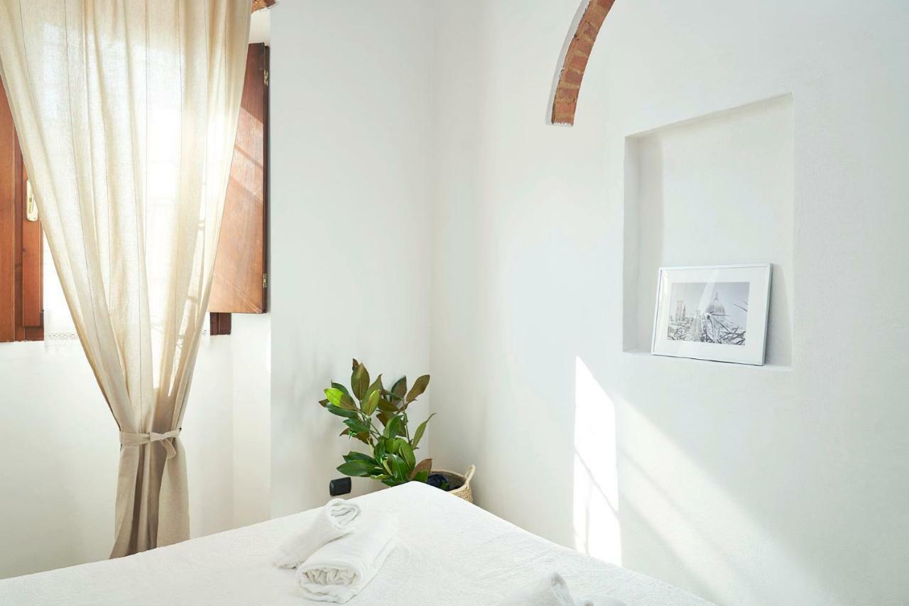 One Of A Kind Near The Duomo W/Balcony Palace Apt Florence Ngoại thất bức ảnh